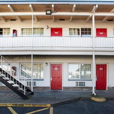 Oyo Hotel Kalama Exterior photo
