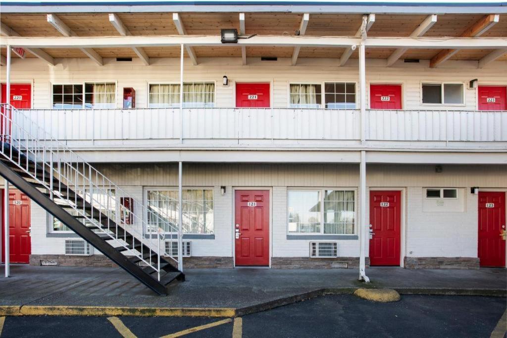 Oyo Hotel Kalama Exterior photo